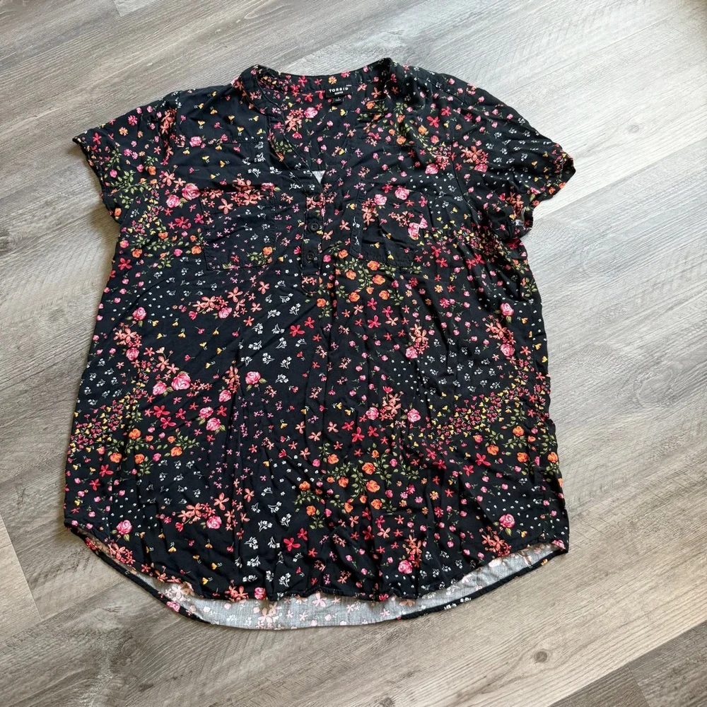 TORRID Harper Pullover Black Floral Blouse Plus Size 1 Rayon